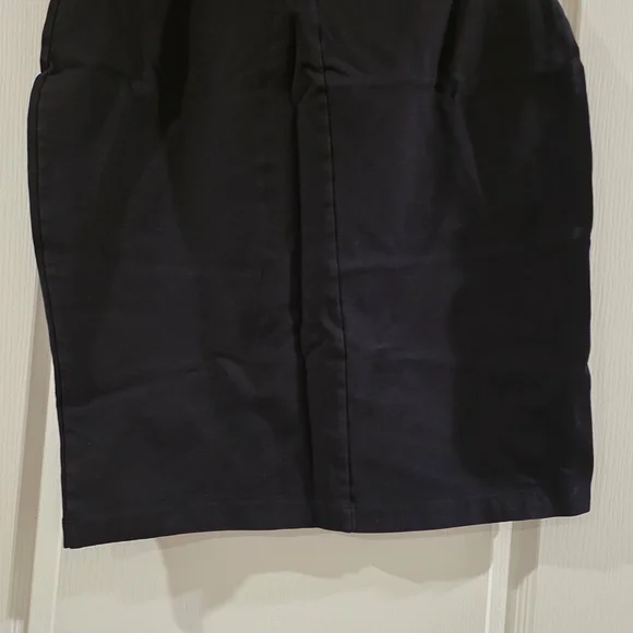 Liz Claiborne Classic Black Pencil Skirt - Picture 2 of 6